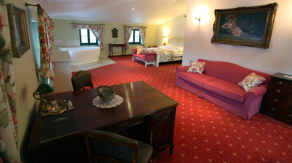 Boutique Hotel Pri Mlyne Лозорно Номер фото