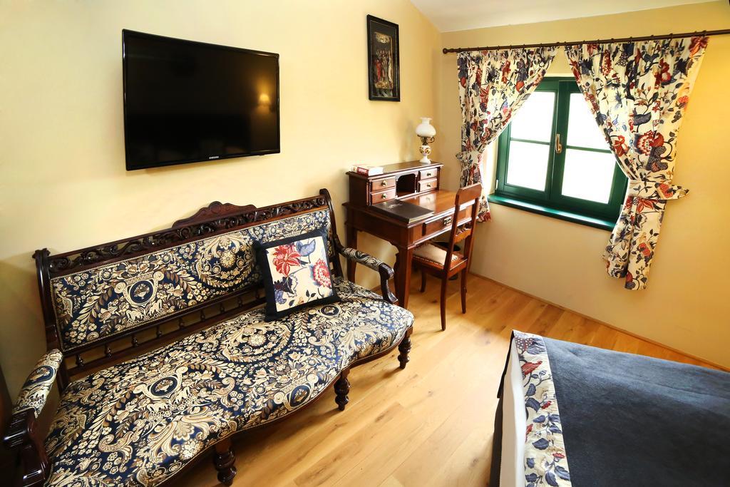 Boutique Hotel Pri Mlyne Лозорно Экстерьер фото