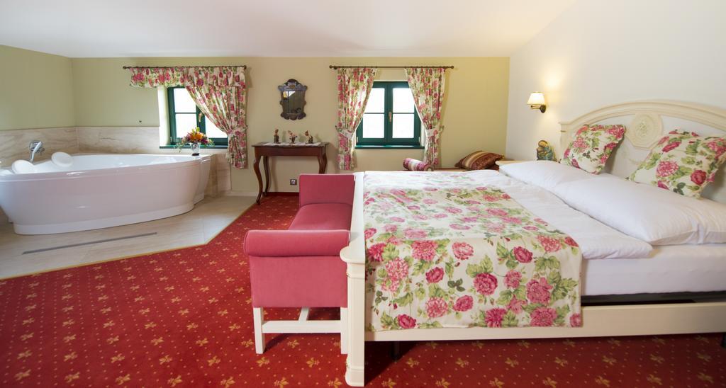 Boutique Hotel Pri Mlyne Лозорно Экстерьер фото