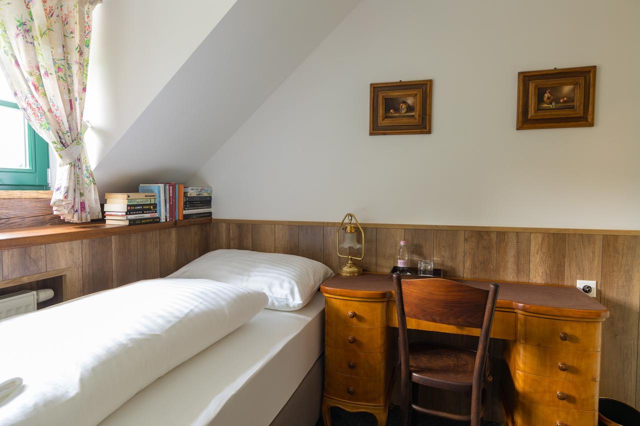 Boutique Hotel Pri Mlyne Лозорно Экстерьер фото